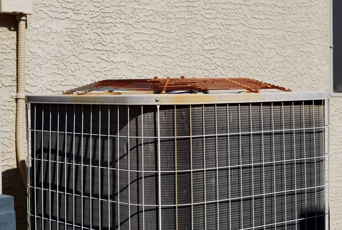 rusty-top-on-an-old-air-conditioning-unit